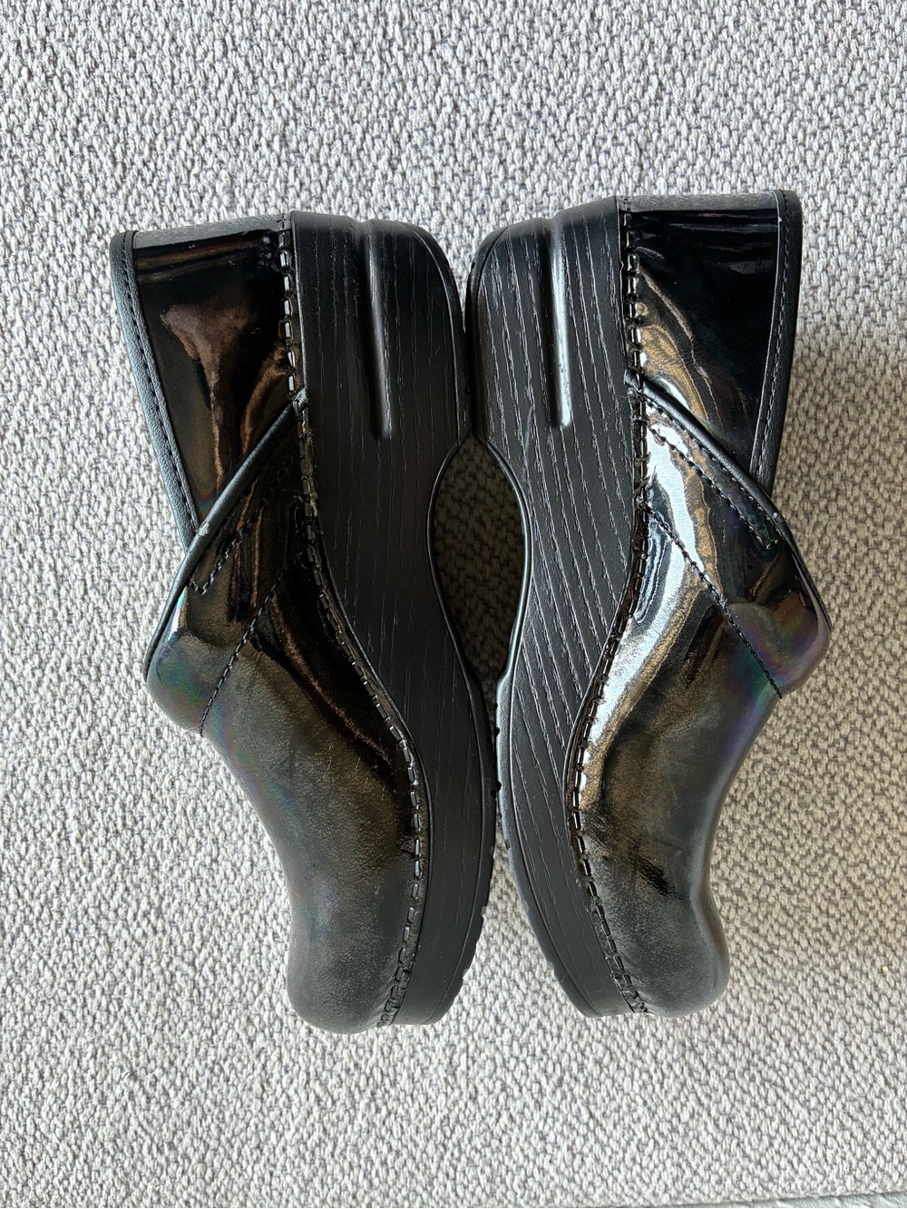 Dansko Professional Petrol
Patent Iridescent Clogs
Women's EU 37 - Picture 8 of 12